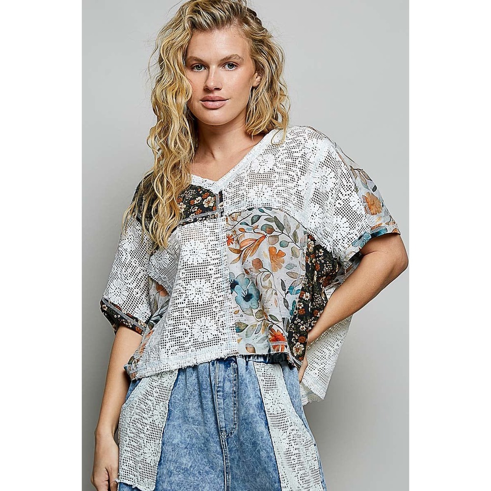 New POL Lace and Mixed Floral Patchwork Top Ivory Multi V-Neck Relaxed Fit Small